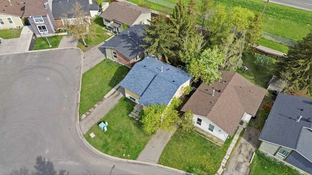 855 Whitehill Way NE Calgary AB T1Y 3G1
