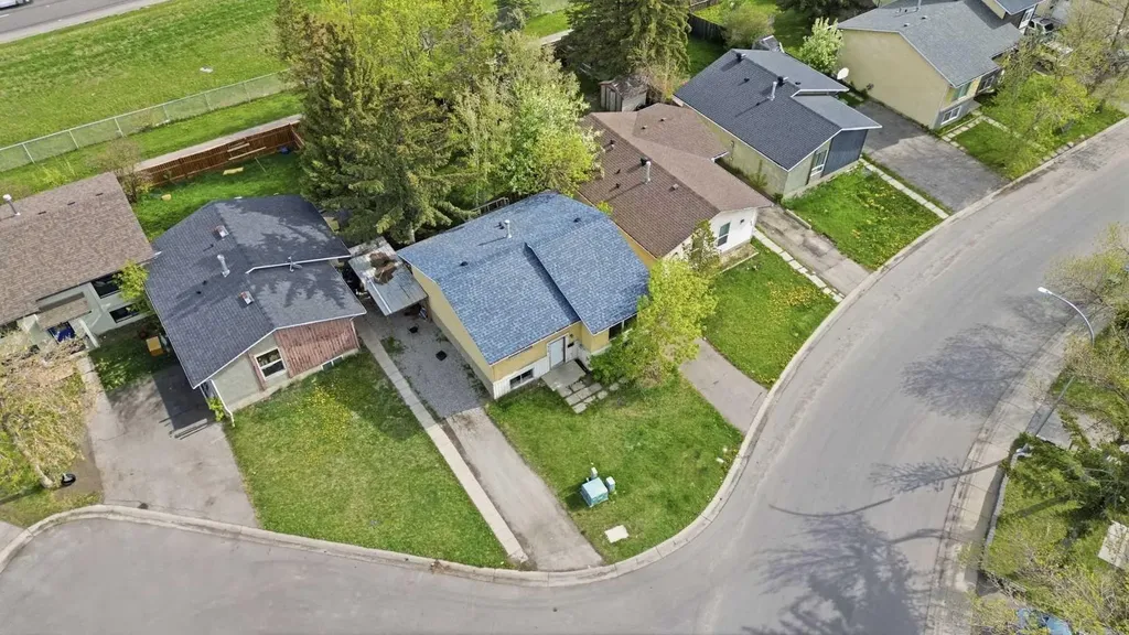 855 Whitehill Way NE Calgary AB T1Y 3G1