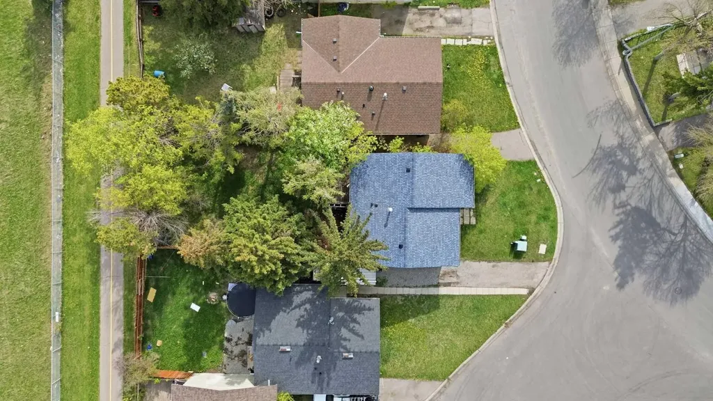 855 Whitehill Way NE Calgary AB T1Y 3G1