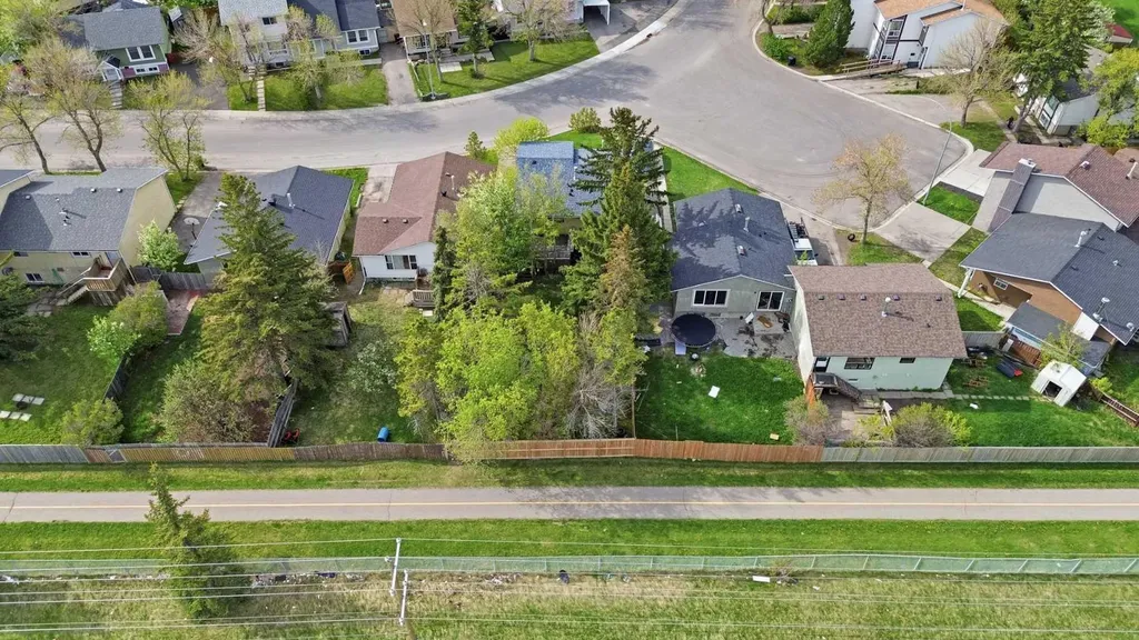 855 Whitehill Way NE Calgary AB T1Y 3G1