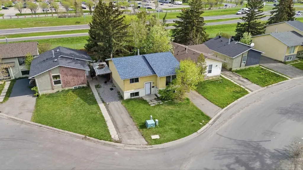 855 Whitehill Way NE Calgary AB T1Y 3G1