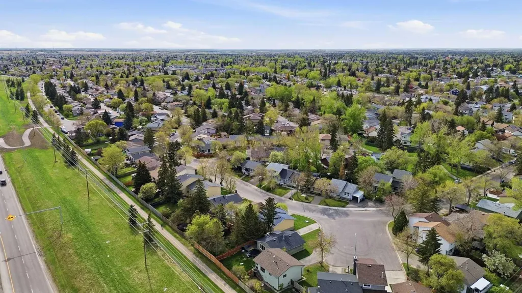 855 Whitehill Way NE Calgary AB T1Y 3G1