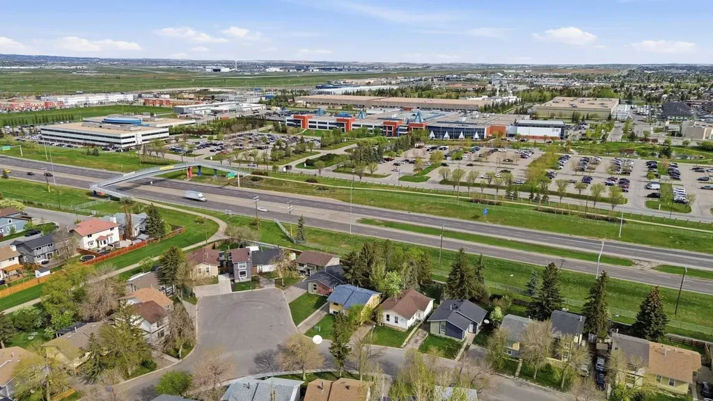 855 Whitehill Way NE Calgary AB T1Y 3G1