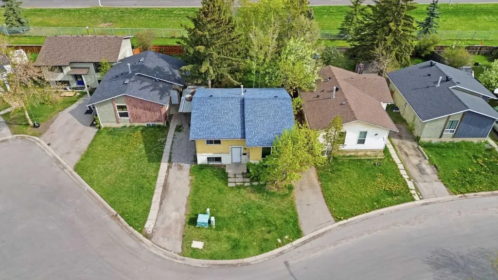 855 Whitehill Way NE Calgary AB T1Y 3G1