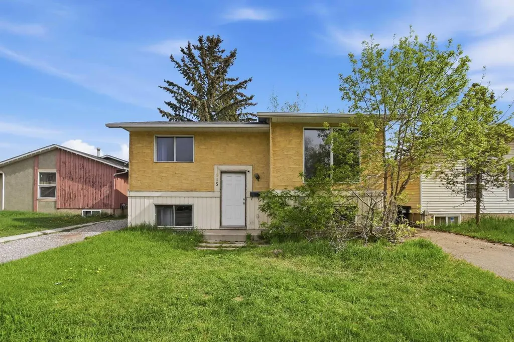 855 Whitehill Way NE Calgary AB T1Y 3G1