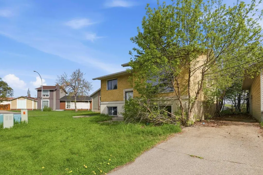 855 Whitehill Way NE Calgary AB T1Y 3G1