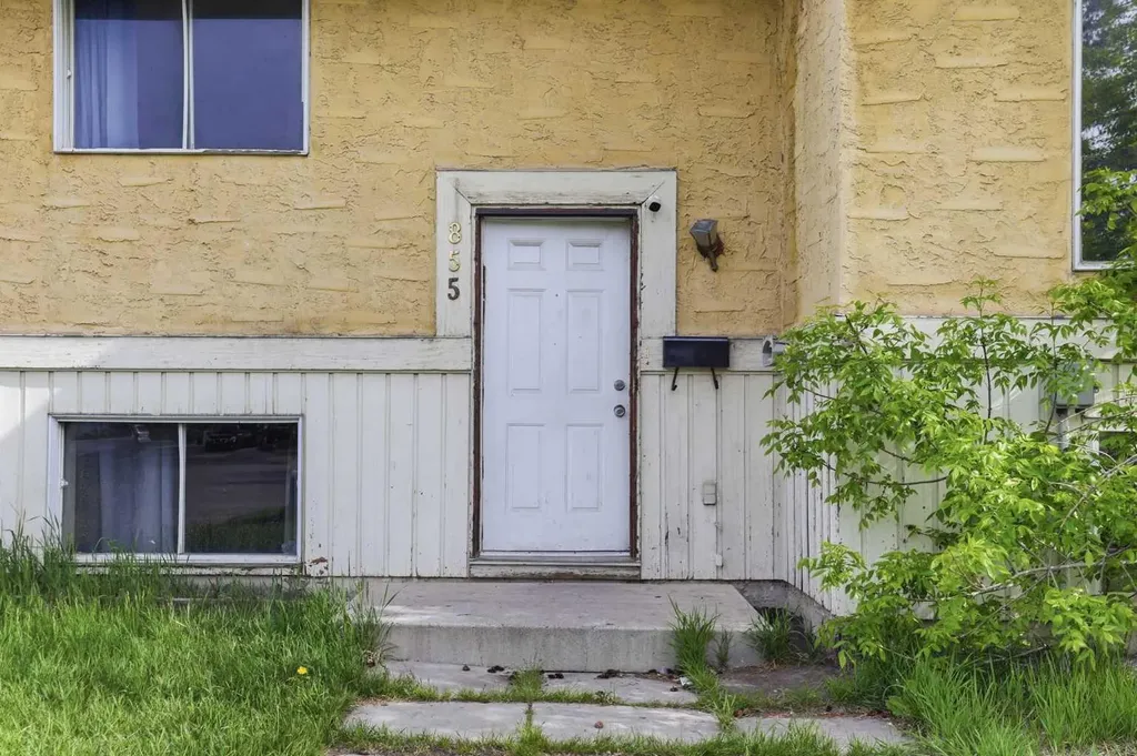 855 Whitehill Way NE Calgary AB T1Y 3G1