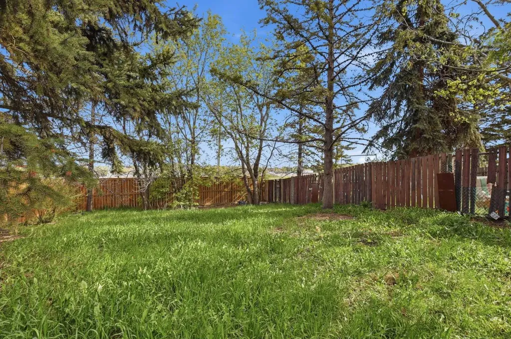 855 Whitehill Way NE Calgary AB T1Y 3G1