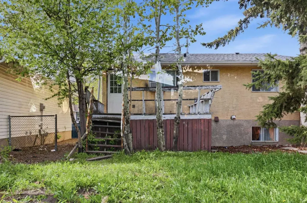 855 Whitehill Way NE Calgary AB T1Y 3G1