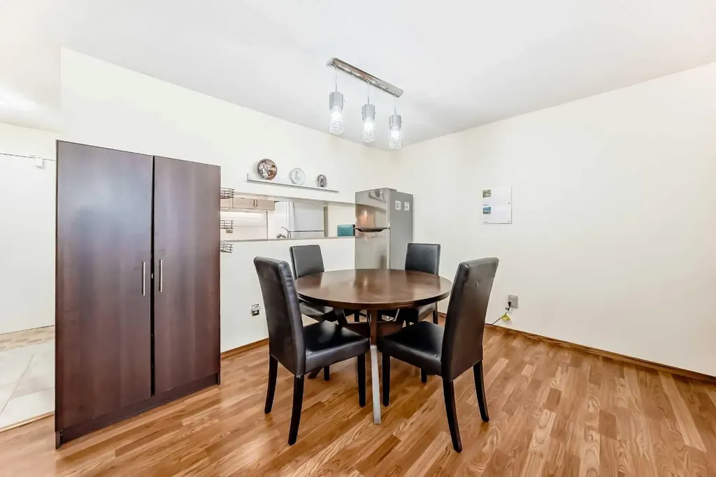 723 57 Avenue SW Calgary AB T2V 4Z3