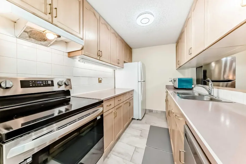 723 57 Avenue SW Calgary AB T2V 4Z3