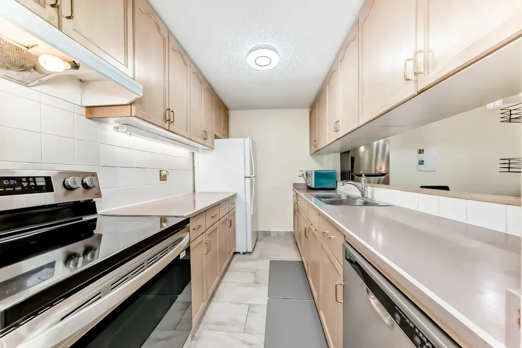723 57 Avenue SW Calgary AB T2V 4Z3