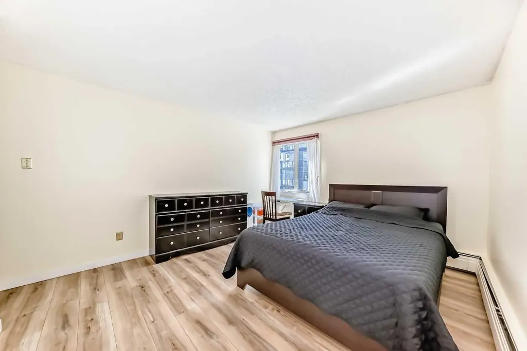 723 57 Avenue SW Calgary AB T2V 4Z3