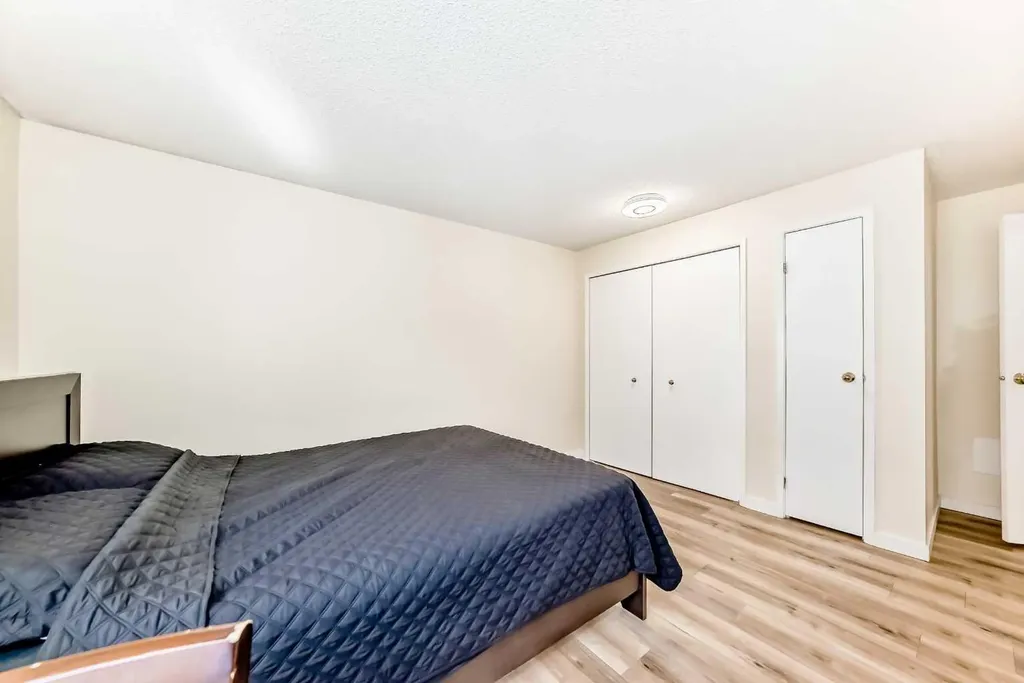 723 57 Avenue SW Calgary AB T2V 4Z3
