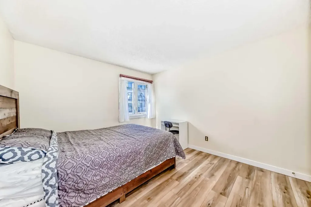 723 57 Avenue SW Calgary AB T2V 4Z3