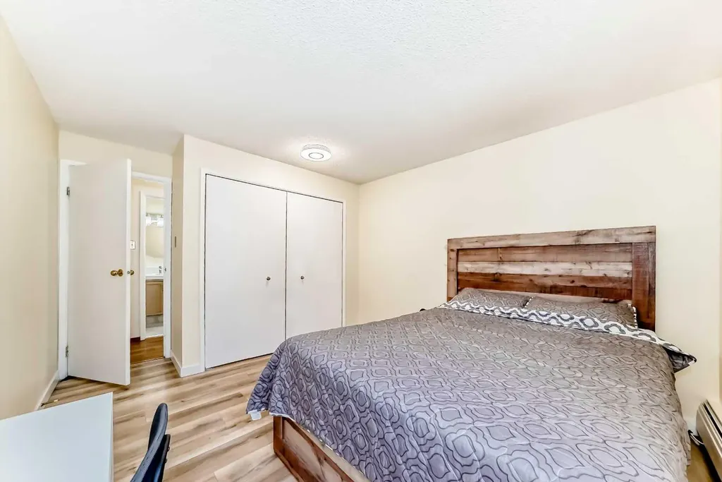 723 57 Avenue SW Calgary AB T2V 4Z3