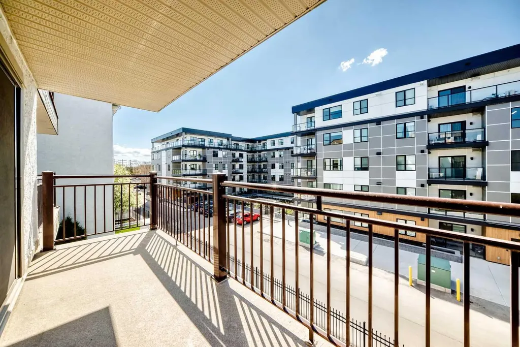723 57 Avenue SW Calgary AB T2V 4Z3