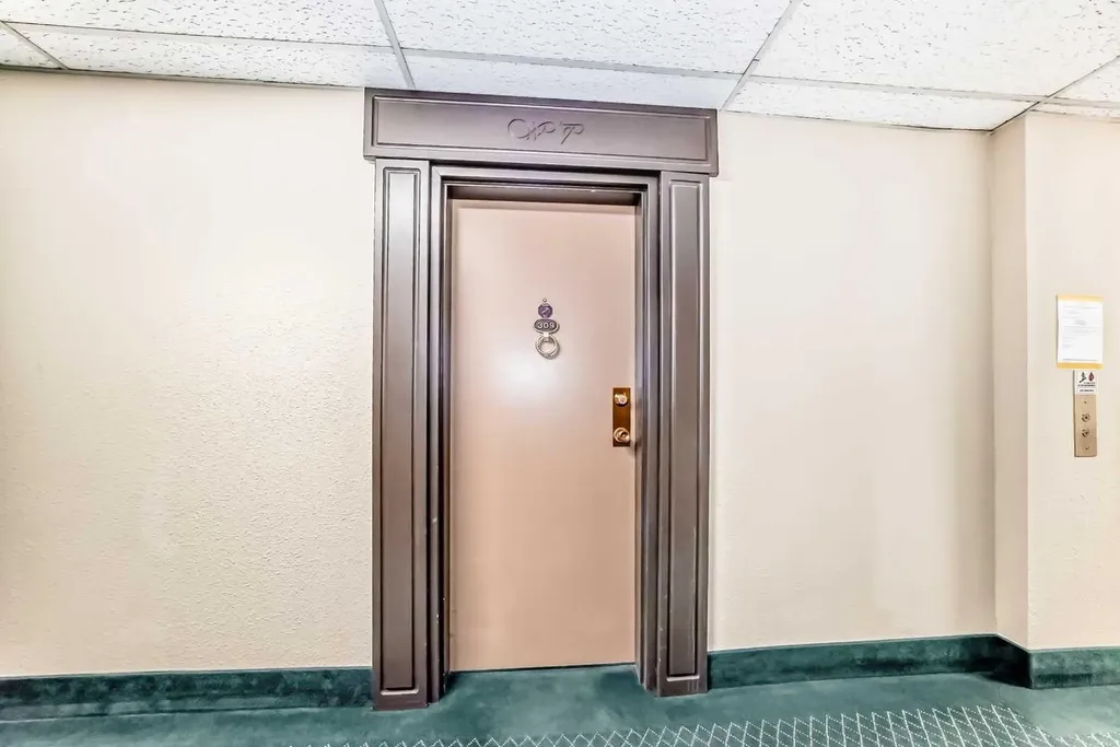 723 57 Avenue SW Calgary AB T2V 4Z3