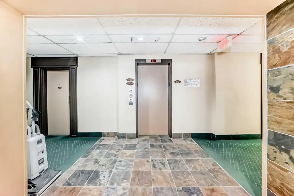 723 57 Avenue SW Calgary AB T2V 4Z3