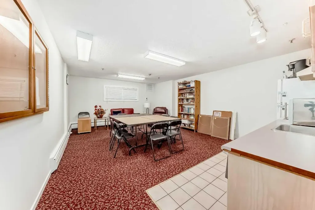 723 57 Avenue SW Calgary AB T2V 4Z3