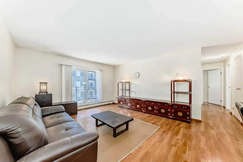 723 57 Avenue SW Calgary AB T2V 4Z3