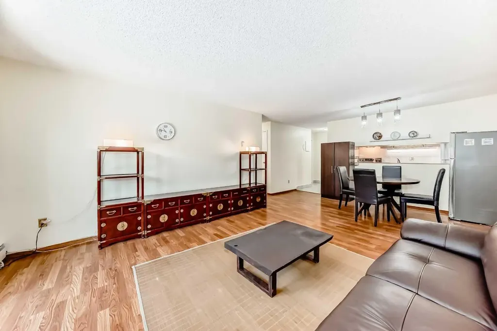723 57 Avenue SW Calgary AB T2V 4Z3