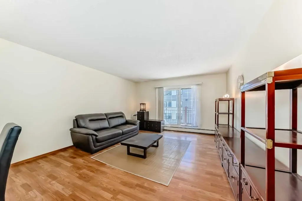 723 57 Avenue SW Calgary AB T2V 4Z3