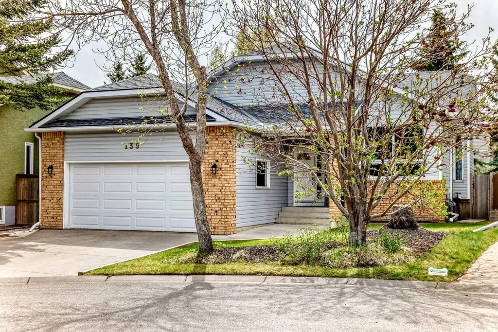 139 Wood Valley Bay SW Calgary AB T2W 5Y2