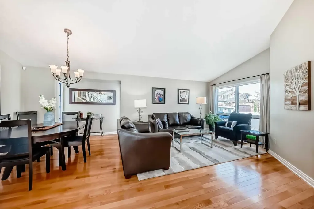 139 Wood Valley Bay SW Calgary AB T2W 5Y2