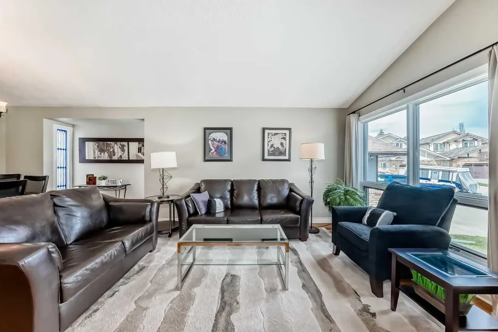 139 Wood Valley Bay SW Calgary AB T2W 5Y2