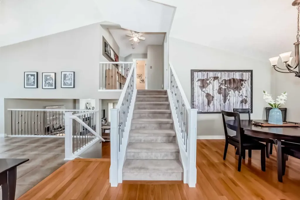 139 Wood Valley Bay SW Calgary AB T2W 5Y2