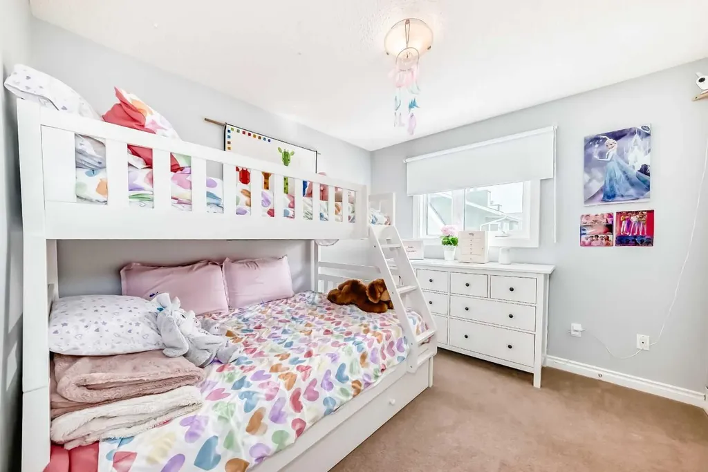 139 Wood Valley Bay SW Calgary AB T2W 5Y2