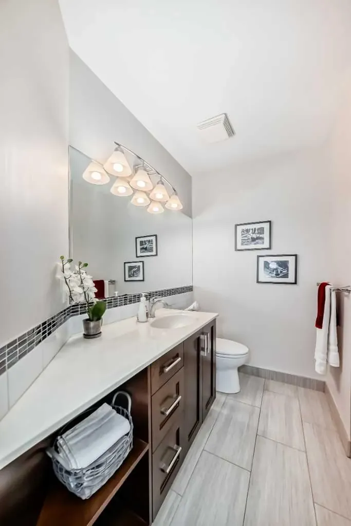 139 Wood Valley Bay SW Calgary AB T2W 5Y2