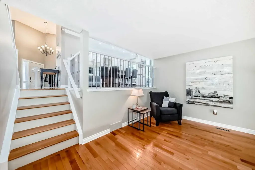 139 Wood Valley Bay SW Calgary AB T2W 5Y2
