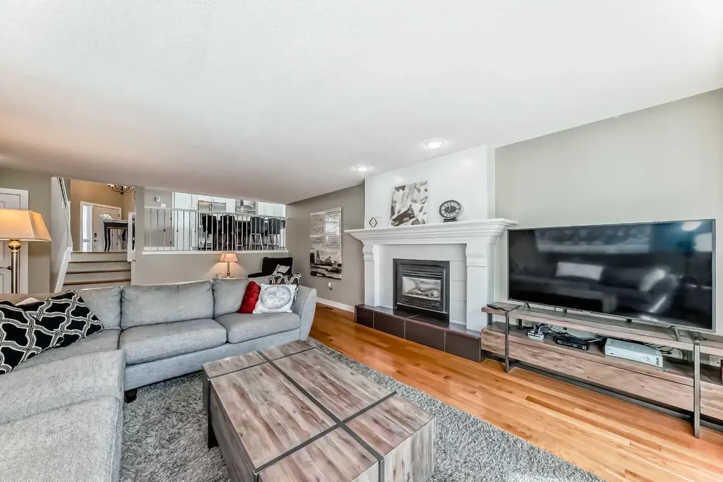 139 Wood Valley Bay SW Calgary AB T2W 5Y2