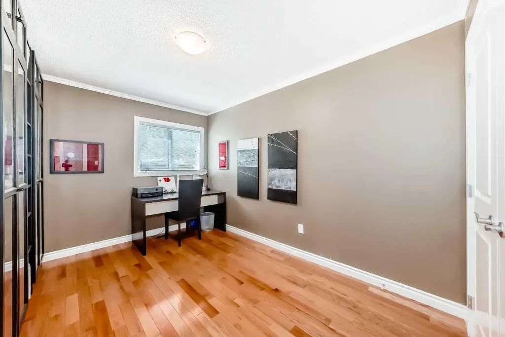 139 Wood Valley Bay SW Calgary AB T2W 5Y2