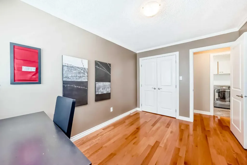 139 Wood Valley Bay SW Calgary AB T2W 5Y2