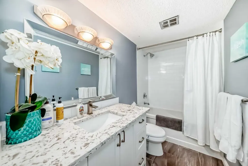 139 Wood Valley Bay SW Calgary AB T2W 5Y2