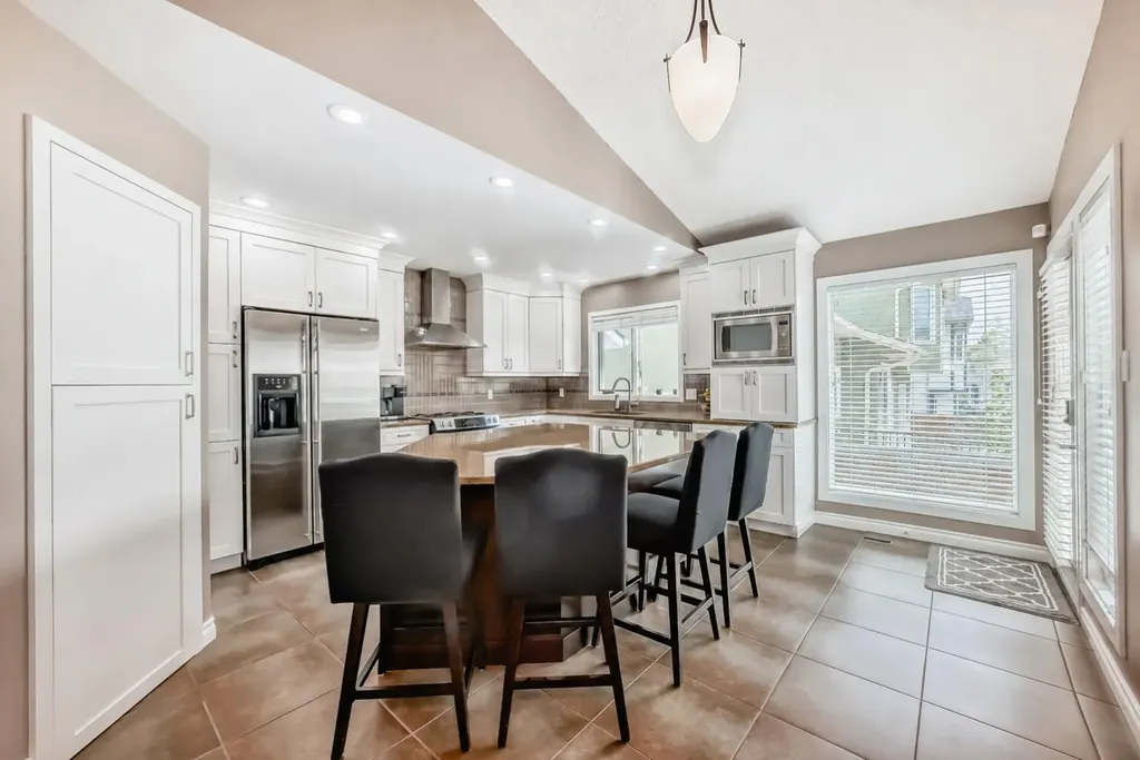139 Wood Valley Bay SW Calgary AB T2W 5Y2