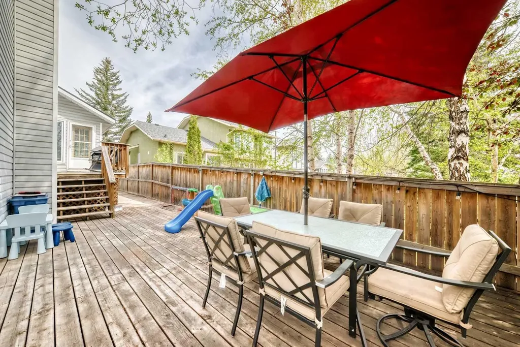 139 Wood Valley Bay SW Calgary AB T2W 5Y2