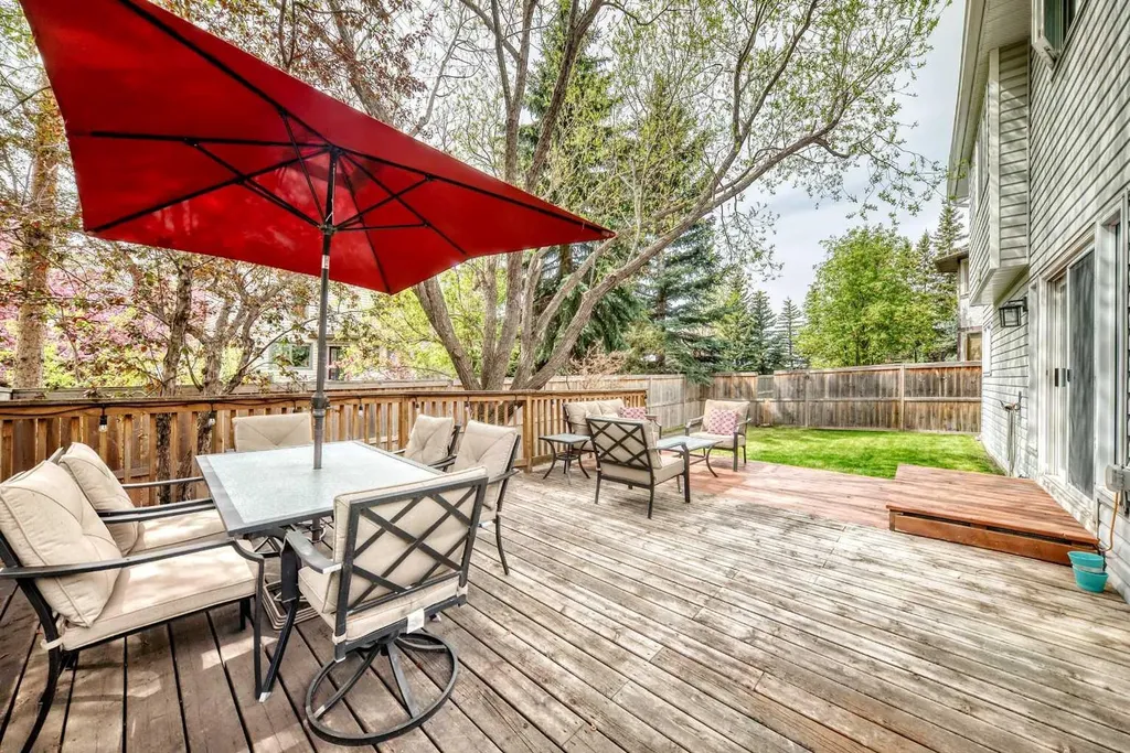 139 Wood Valley Bay SW Calgary AB T2W 5Y2