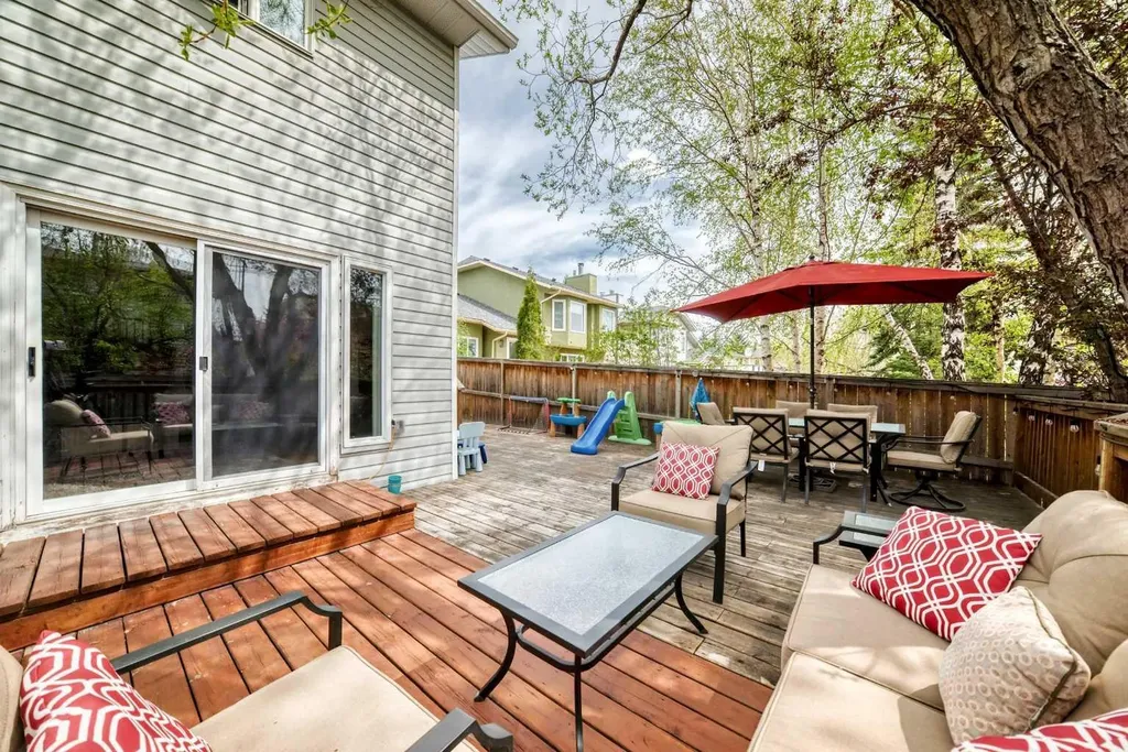 139 Wood Valley Bay SW Calgary AB T2W 5Y2