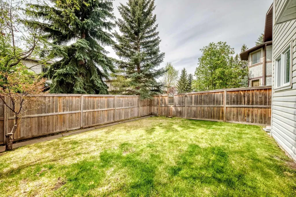 139 Wood Valley Bay SW Calgary AB T2W 5Y2