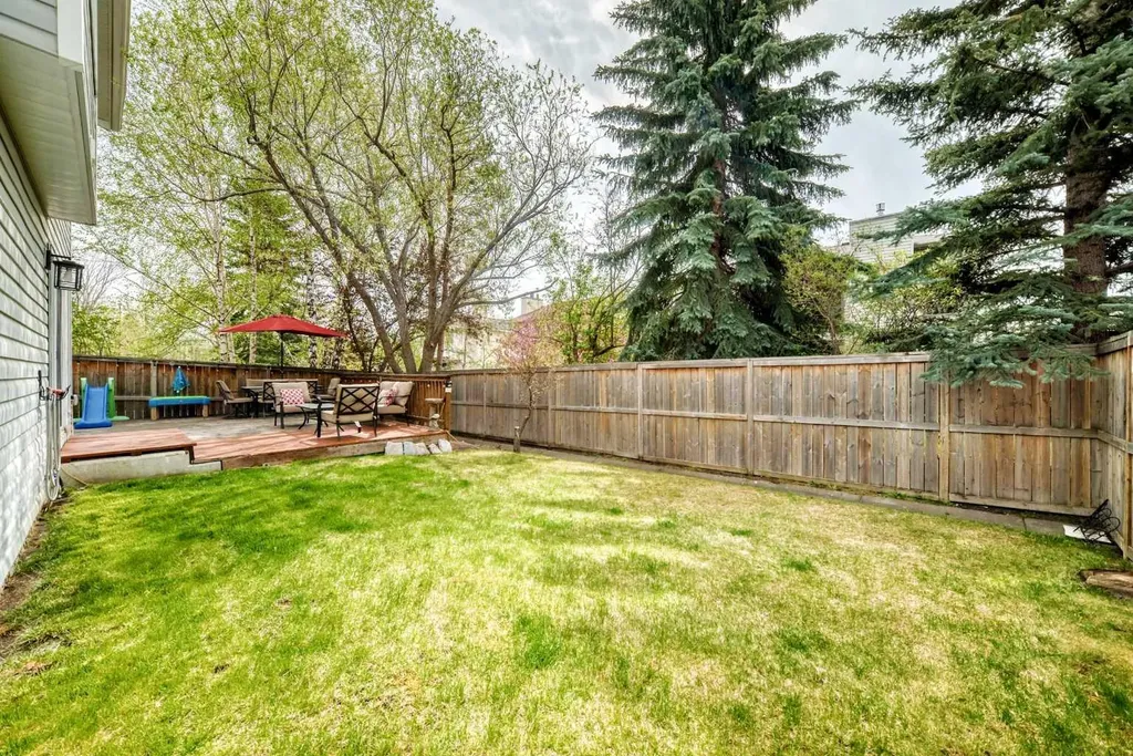 139 Wood Valley Bay SW Calgary AB T2W 5Y2