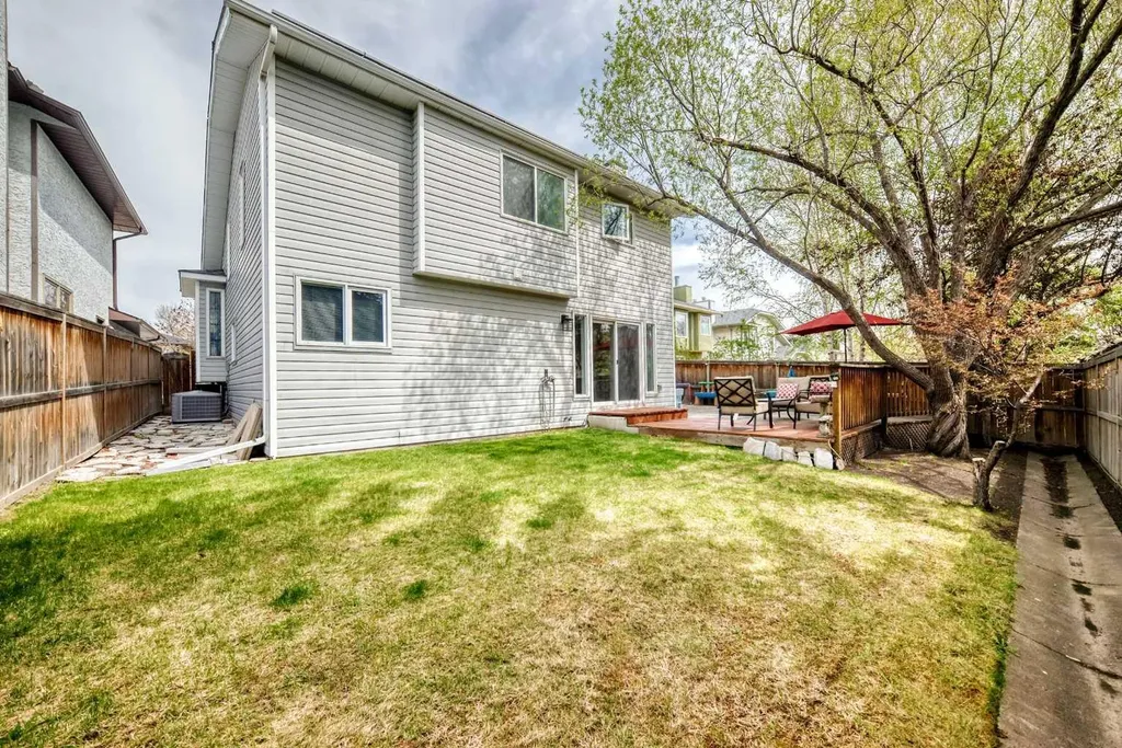 139 Wood Valley Bay SW Calgary AB T2W 5Y2