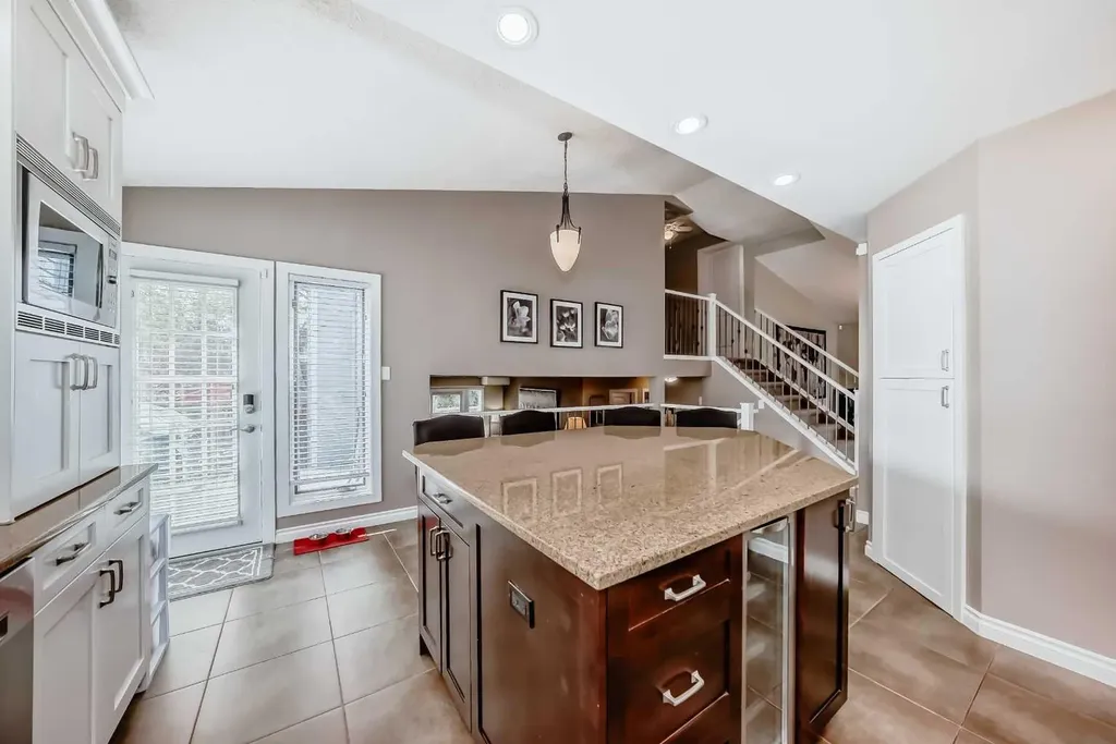 139 Wood Valley Bay SW Calgary AB T2W 5Y2