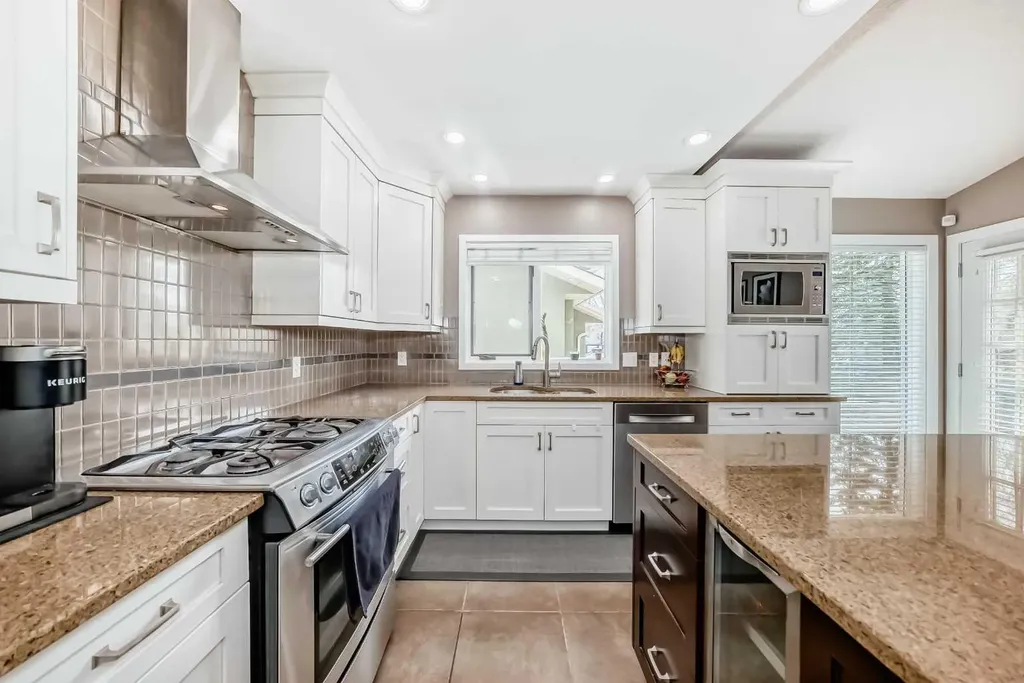 139 Wood Valley Bay SW Calgary AB T2W 5Y2