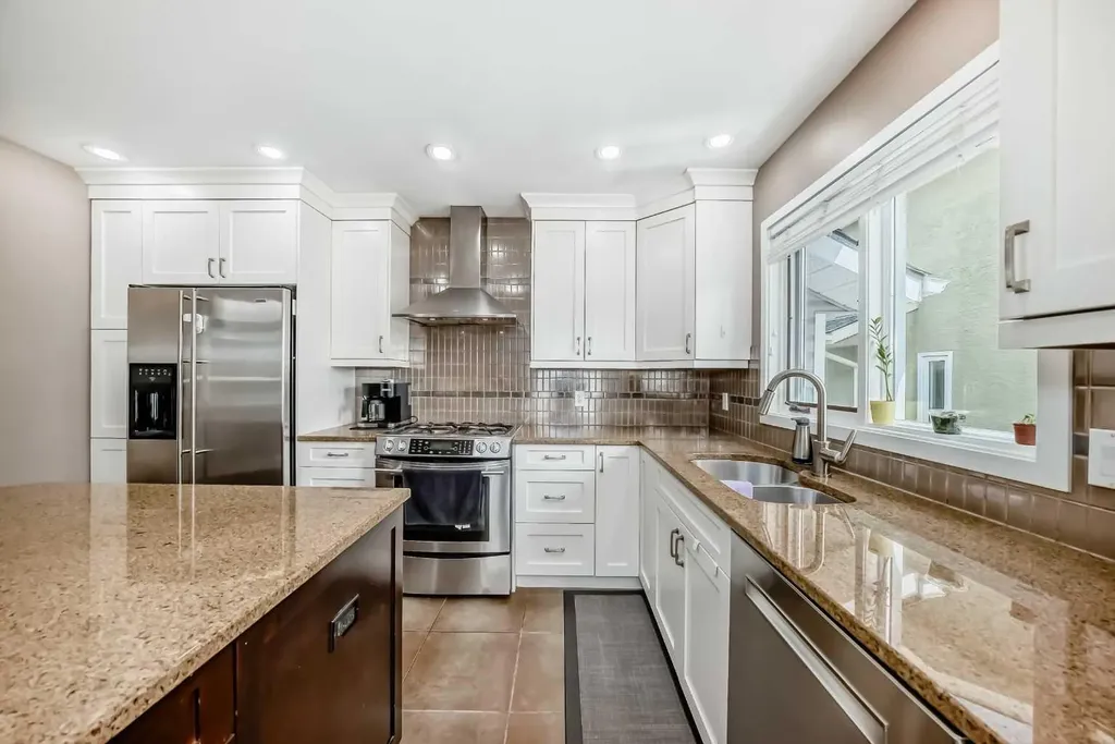 139 Wood Valley Bay SW Calgary AB T2W 5Y2