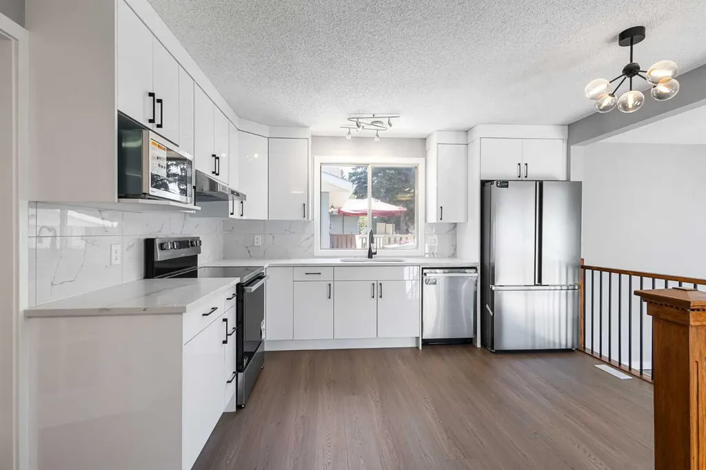5876 Dalcastle Drive NW Calgary AB T3A 2B6
