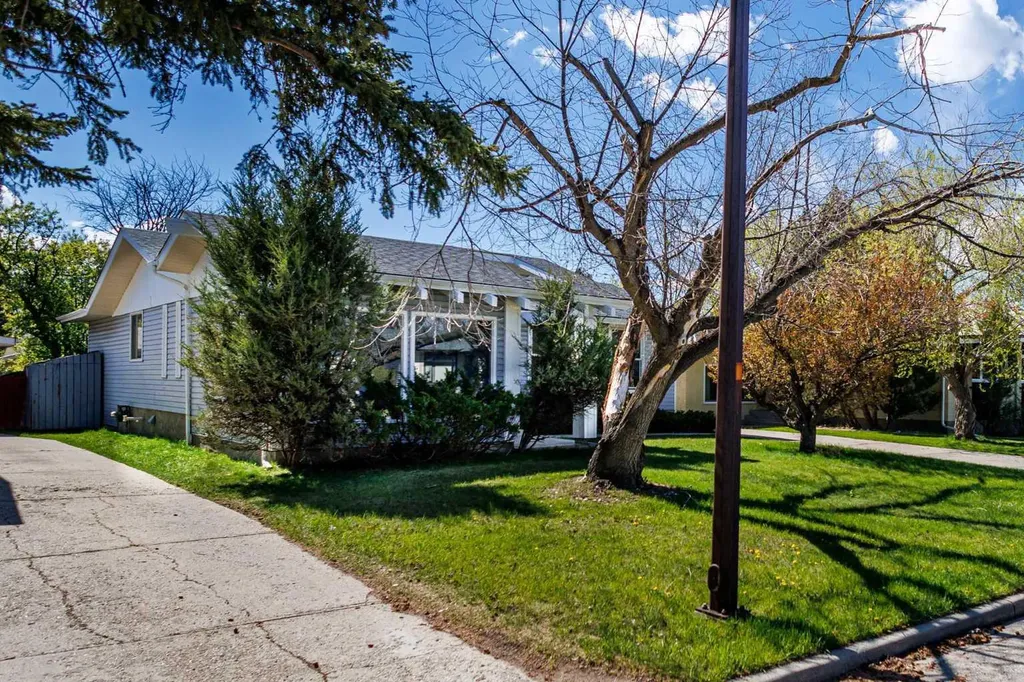 5876 Dalcastle Drive NW Calgary AB T3A 2B6